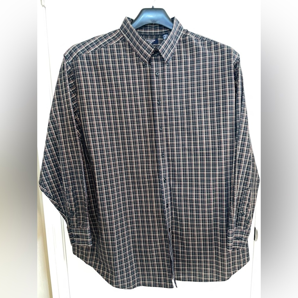 Roundtree & Yorke Black and Red Casual Button Down Shirt